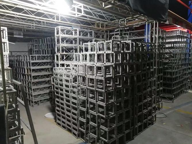 从幕后到台前 会议活动中的桁架搭建艺术与工程